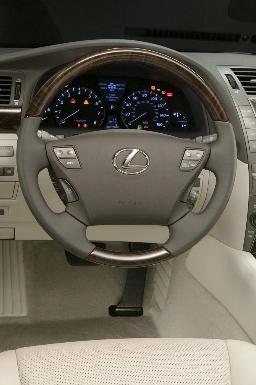  Lexus LS460 2006 года  (фото 183 из 200)
